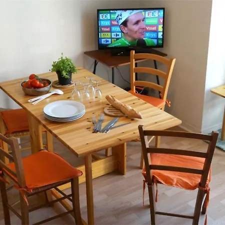 Apartament T2 Rdc Avec Jardinet Et Parking, Proche Thermes Et Commerces - Fr-1-313-152 *