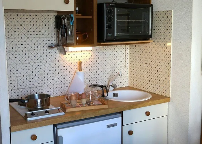 Appartement T2 Rdc Avec Jardinet Et Parking, Proche Thermes Et Commerces - Fr-1-313-152